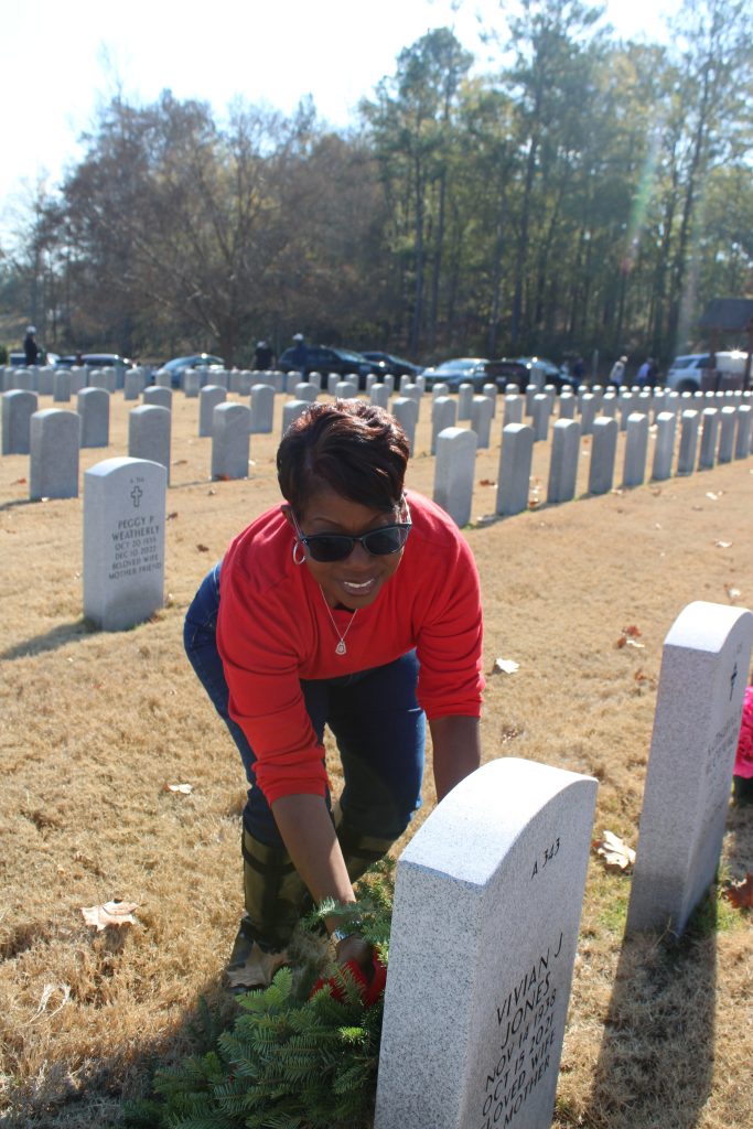 Hundreds pay respect to veterans  at Wreaths Across America event